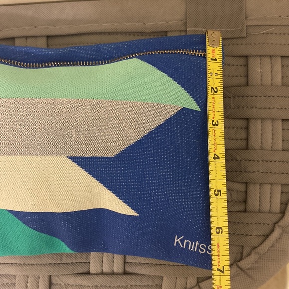 KNITSS Colorful Rain Clutch - Picture 7 of 9